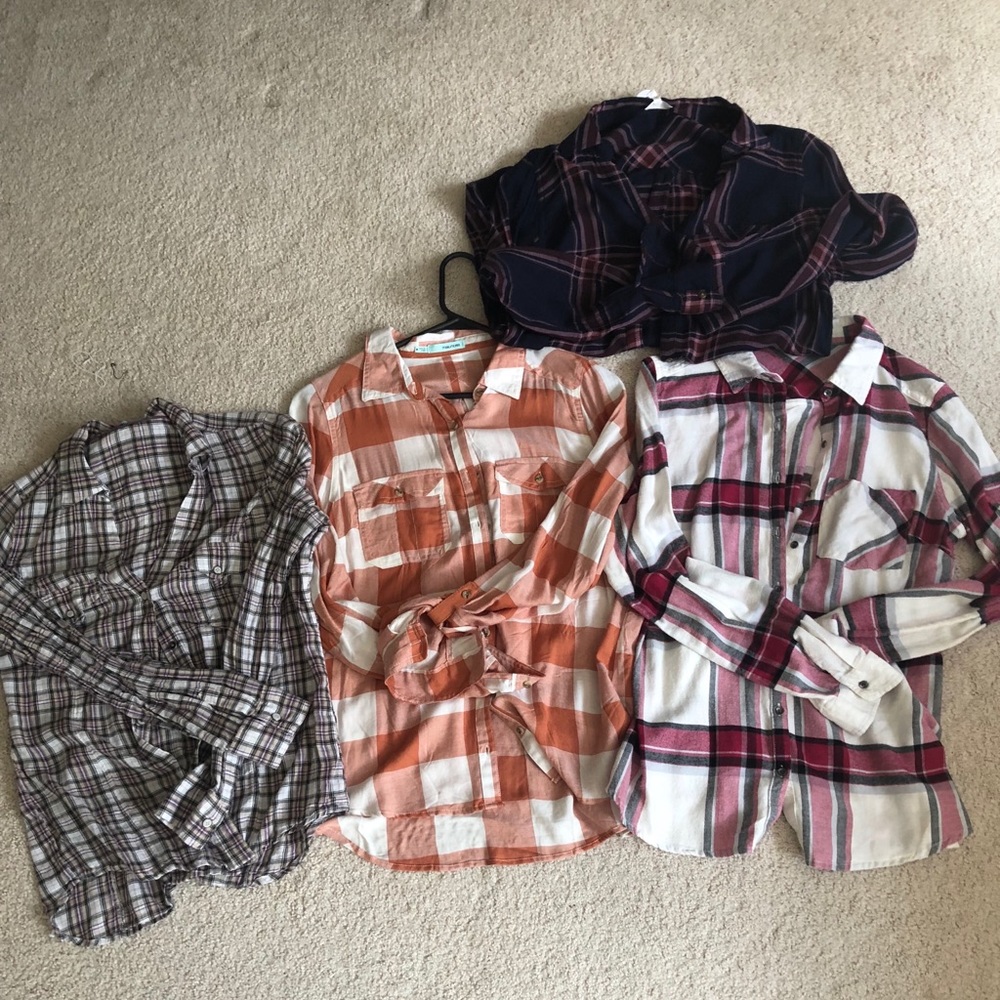 4 size medium plaid button downs